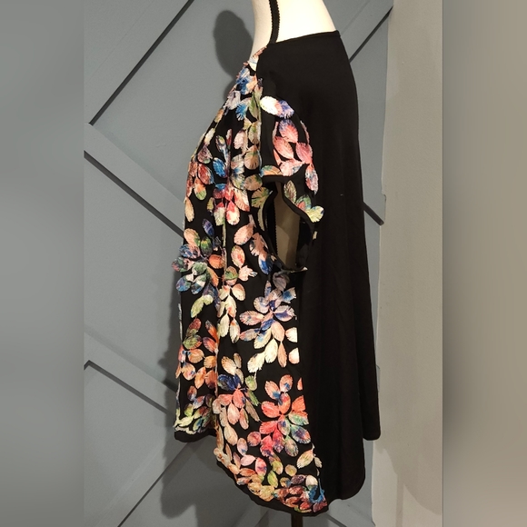 Karen Kane floral blouse - Picture 6 of 8